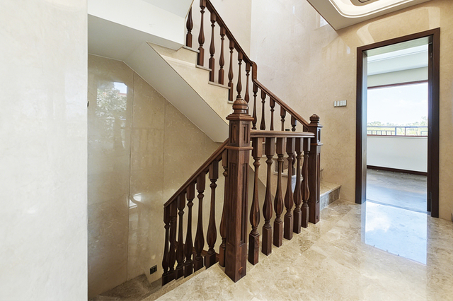 Stair handrails columns3