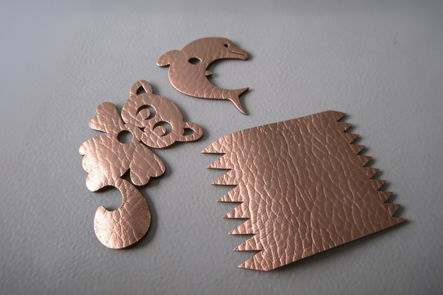 Foam leather fabric cutting7