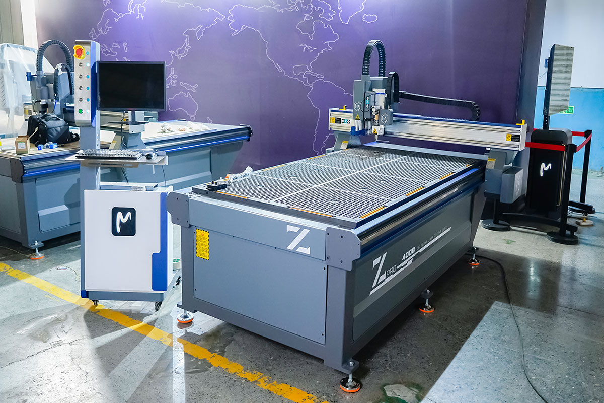 ATC CNC Oscillating Knife Cutting Router Machine with CCD Camera